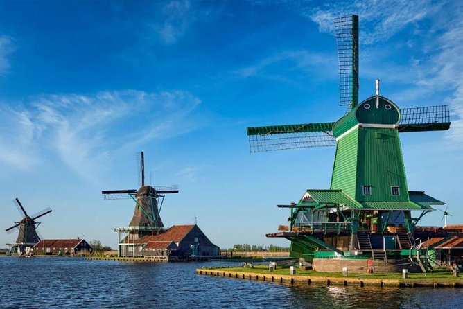 From Amsterdam: Zaanse Schans, Volendam, Giethoorn with Boat Tour - What the guide adds to a long day