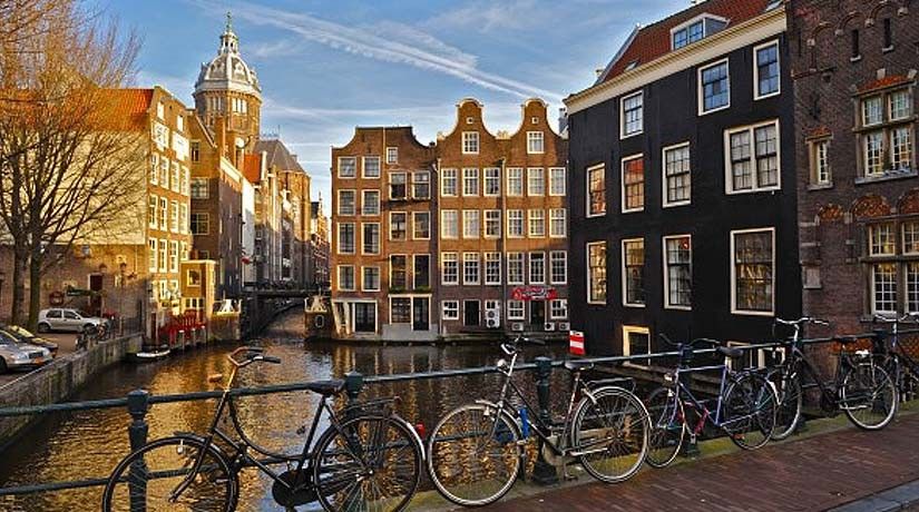 From Brussels: Day Trip to Amsterdam with Canal Boat Cruise - Meeting in central Brussels