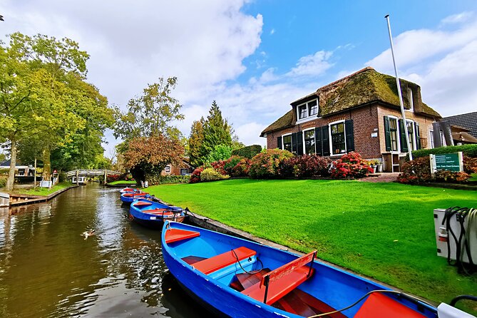Giethoorn, Afsluitdijk, Zaanse Schans Day Tour Incl Hotel Pick Up - The Mercedes minibus and the long road north