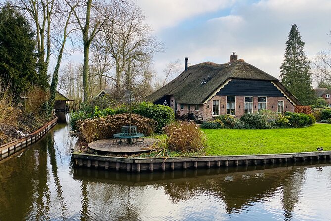 Giethoorn, Afsluitdijk, Zaanse Schans Day Tour Incl Hotel Pick Up - The guides are a key part of the experience