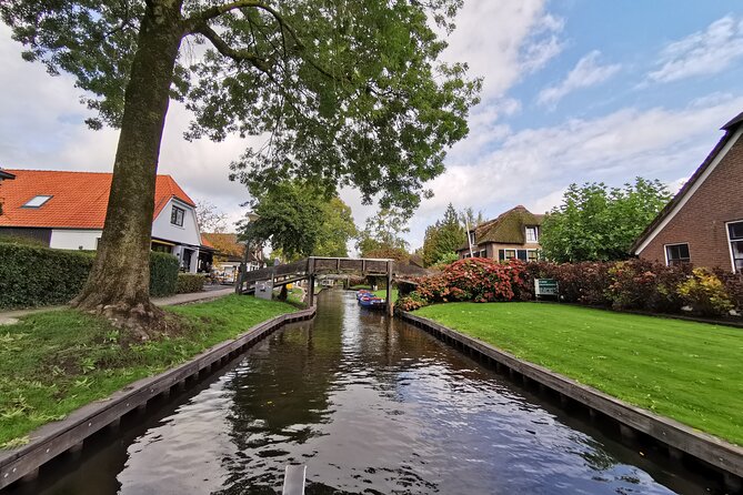 Giethoorn, Afsluitdijk, Zaanse Schans Day Tour Incl Hotel Pick Up - Who should book this day trip?