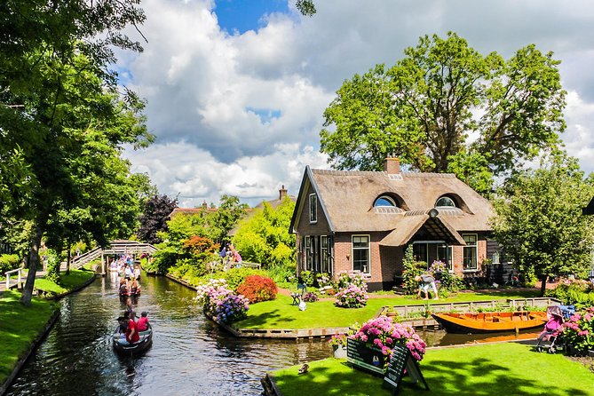 Giethoorn and Afsluitdijk Day Trip from Amsterdam with Boat Trip - Who will enjoy this day trip most?