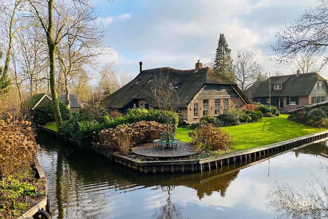 Giethoorn and Zaanse Schans Day Tour Small Group Incl. Boat Ride - Guides, comfort, and group rhythm