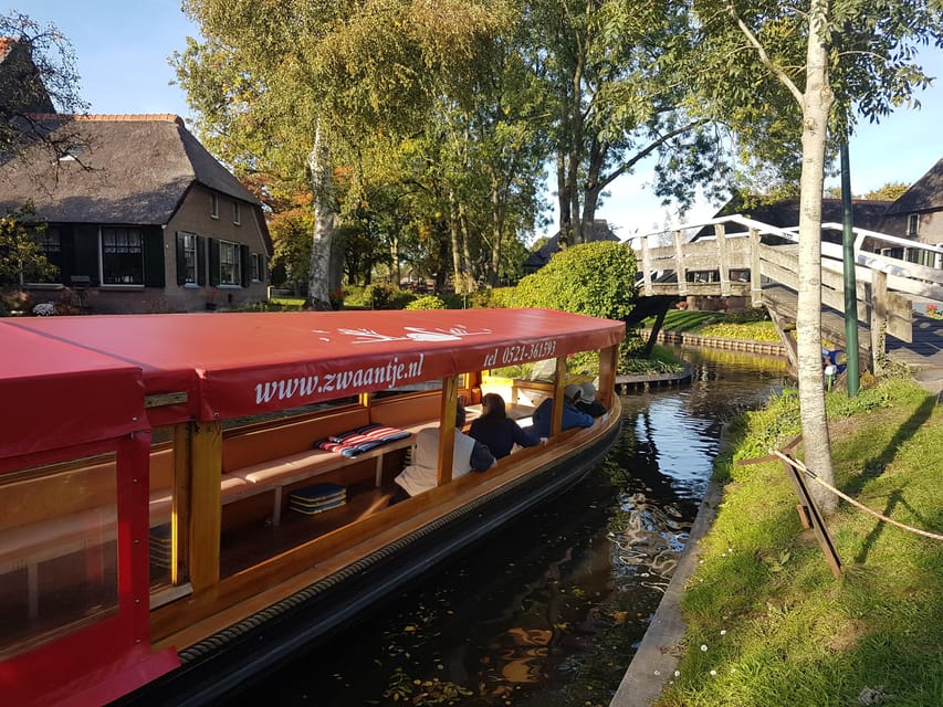 Giethoorn: Canal cruise Giethoorn village and lake - Should you book the Zwaantje boat tour?