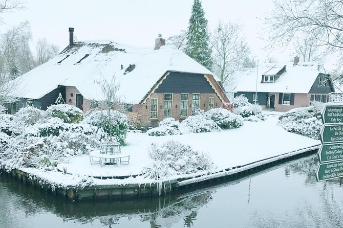 Giethoorn Day Tour from Amsterdam with Small Boat Ride - Crowds, canal traffic, and the best pace