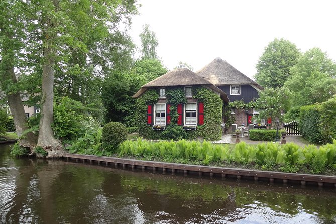 Giethoorn Day Tour from Amsterdam with Small Boat Ride - What the $154.86 price really buys