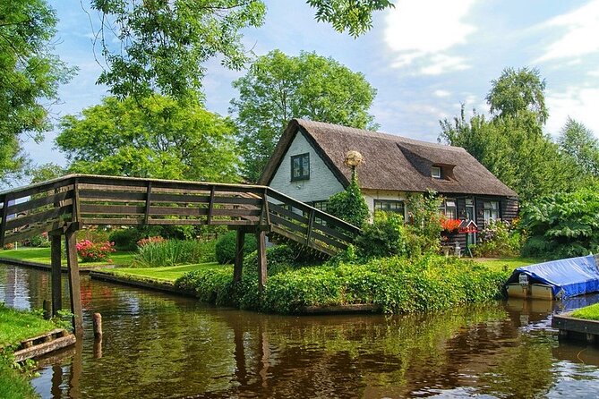 Giethoorn Day Trip from Amsterdam With Cruise and Cheeseplatter - Two and a half hours to explore at your own pace