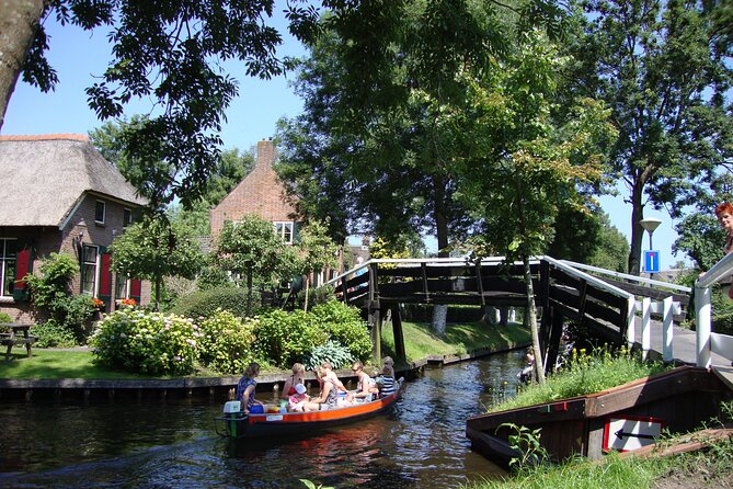 Giethoorn Day Trip from Amsterdam With Cruise and Cheeseplatter - What the $113 price really includes