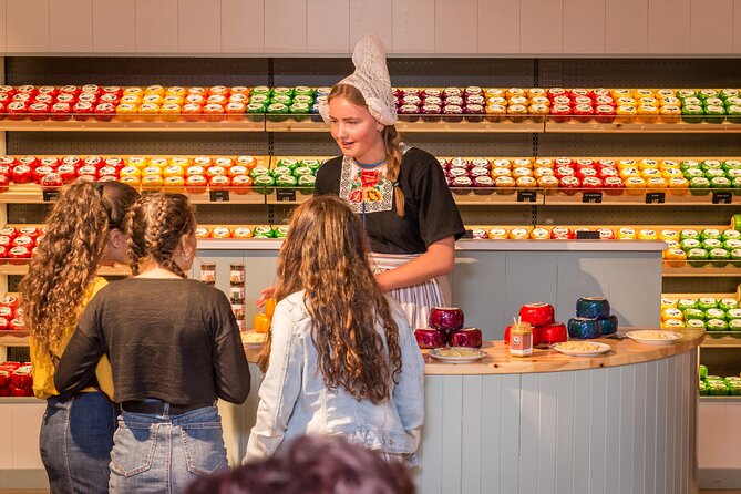 Giethoorn Day Trip from Amsterdam With Cruise and Cheeseplatter - Group size, language, and the pace of the day