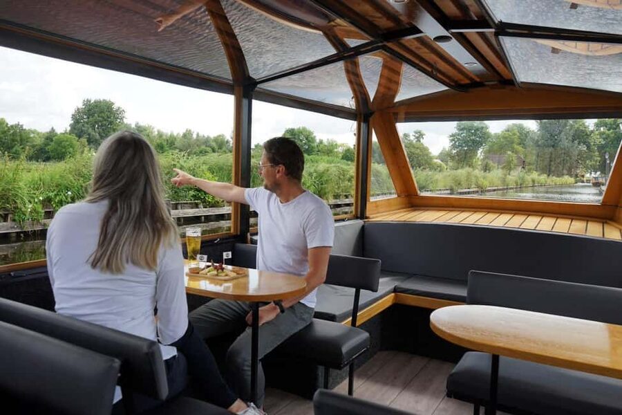 Giethoorn: Sightseeing Boat Tour - The one-hour canal cruise