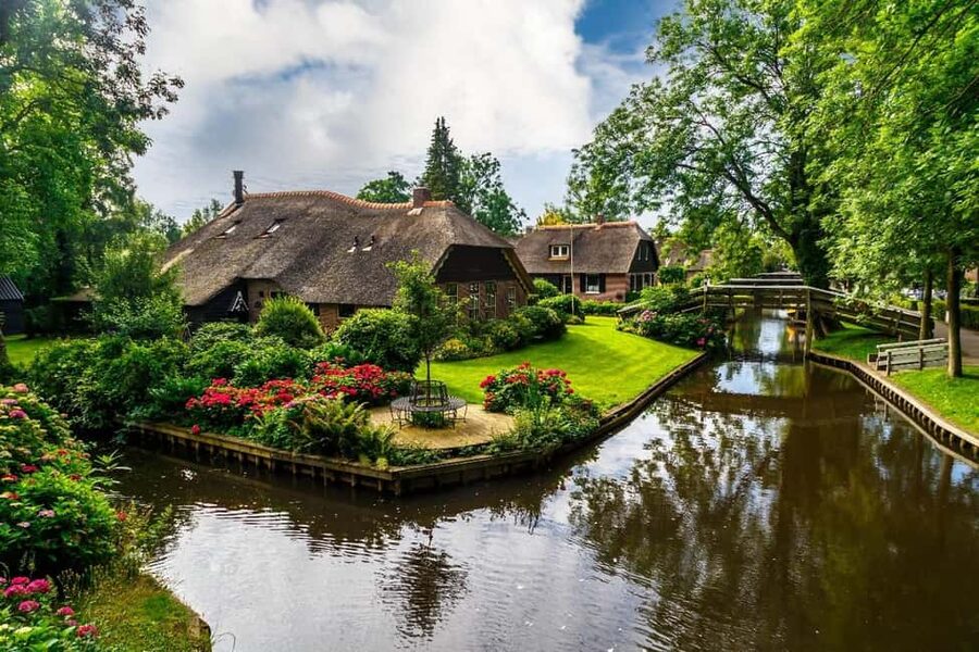 Giethoorn: Sightseeing Boat Tour - Who will enjoy this Giethoorn boat ride?