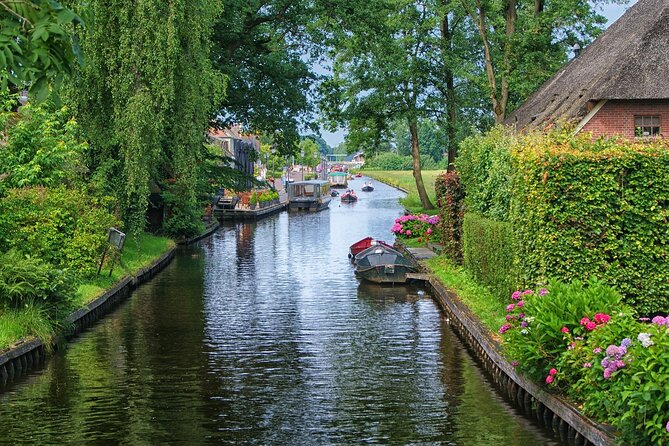 Giethoorn Small-Group Tour from Amsterdam (Max. 8 People) - Key details that shape the day