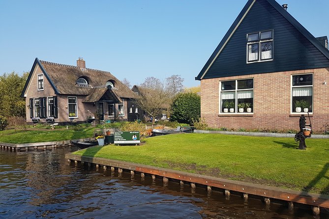 Giethoorn Small-Group Tour from Amsterdam (Max. 8 People) - Why Giethoorn works as an Amsterdam day trip