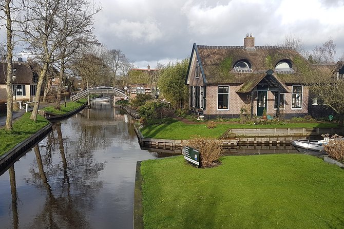 Giethoorn Small-Group Tour from Amsterdam (Max. 8 People) - Who should book this Giethoorn tour?