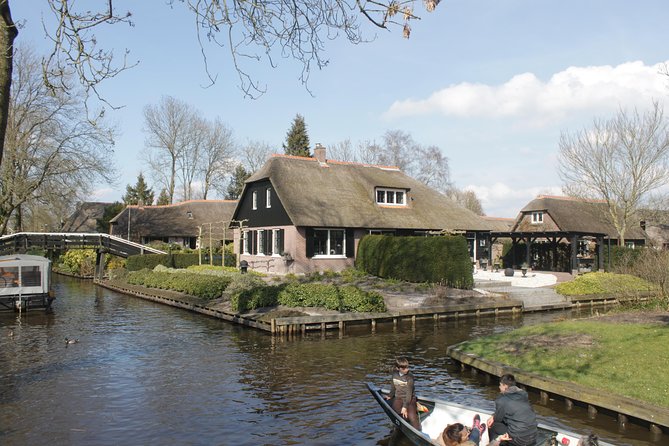 Giethoorn, Zaandam & Zaanse Schans Day Tour w/ Small Boat Ride - What the small group changes