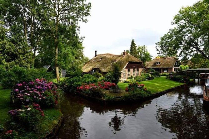 Giethoorn, Zaandam & Zaanse Schans Day Tour w/ Small Boat Ride - Starting at Zaanse Schans