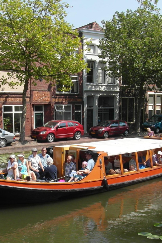 Gouda: Historical Canal Cruise - The skipper’s stories make the difference