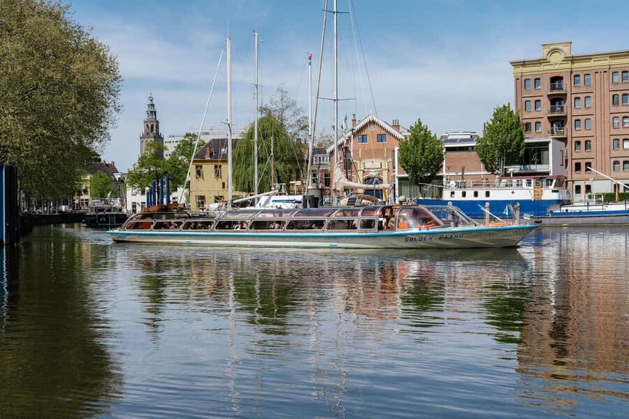 Groningen: City Canal Cruise - A short cruise with a clear sense of place