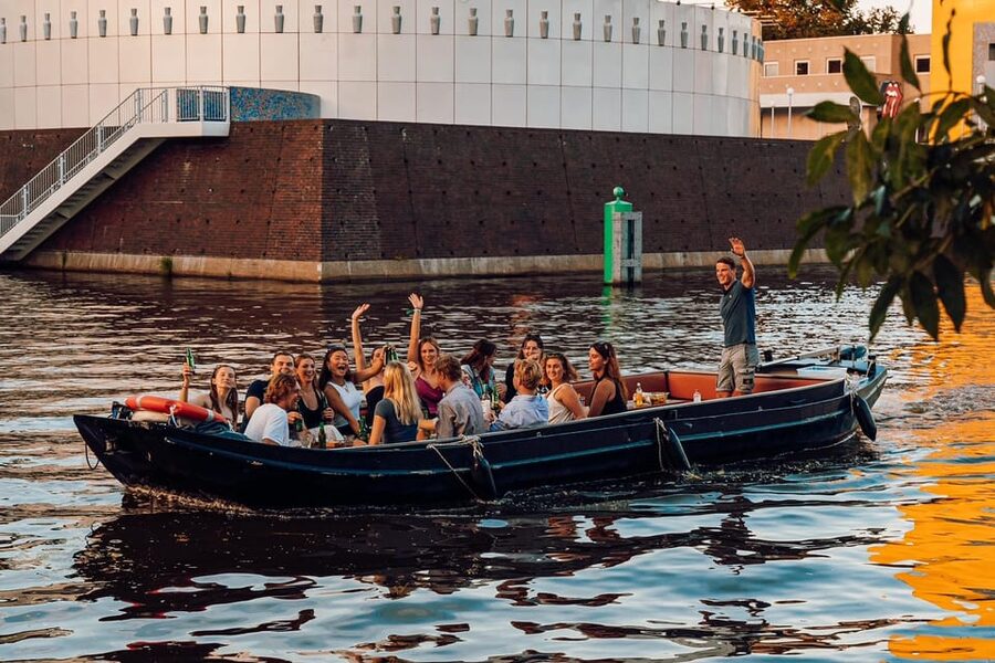 Groningen: City canal cruise (with unlimited drinks) - Starting at Schuitendiep 1022