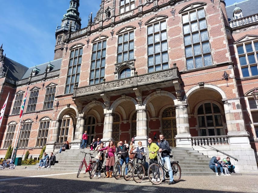 Groningen: City Highlights Bike Tour - Oosterparkwijk shows the city beyond the center