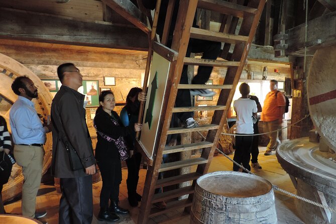 Guided Day Trip - Volendam, Zaanse Schans, Marken & Edam - Zaanse Schans and the working windmills