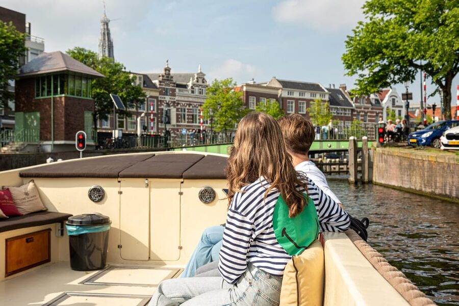 Haarlem: De Adriaan Windmill Tour + Open Canal Cruise - What the commentary adds