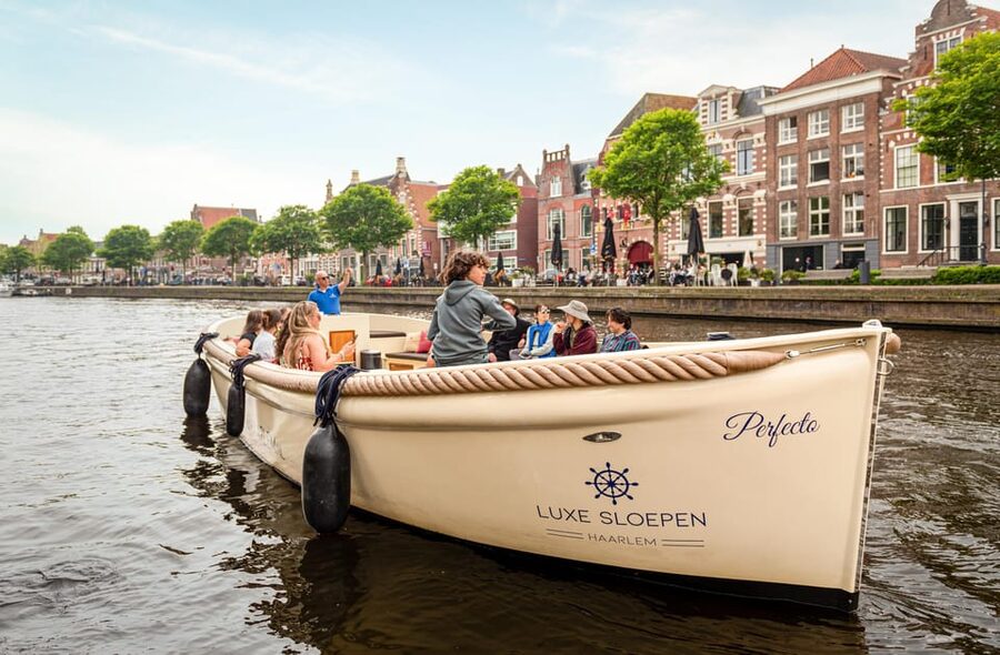 Haarlem: De Adriaan Windmill Tour + Open Canal Cruise - Who should book this experience?