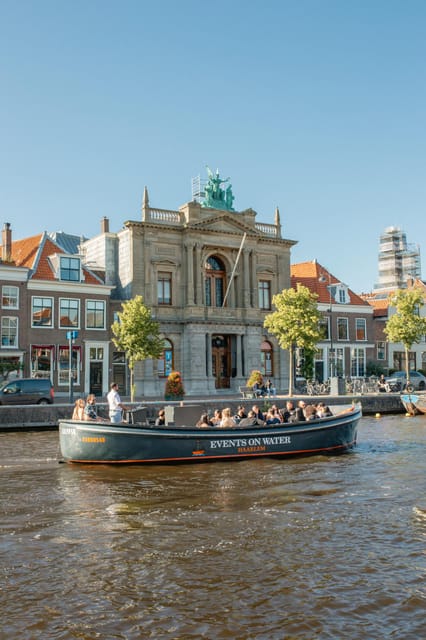 Haarlem: Sightseeing Boat Tour with Snacks and Drinks - Key things to know before boarding