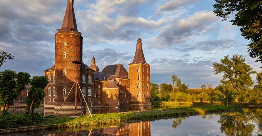 Hoensbroek: Entry Ticket to Hoensbroek Castle - Why Hoensbroek Castle feels different from a standard museum