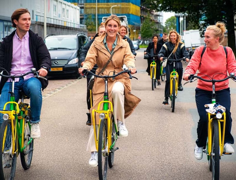 Interactive Safe 2,5hr Bike tour with Entertaining Guide - The five-minute safety briefing
