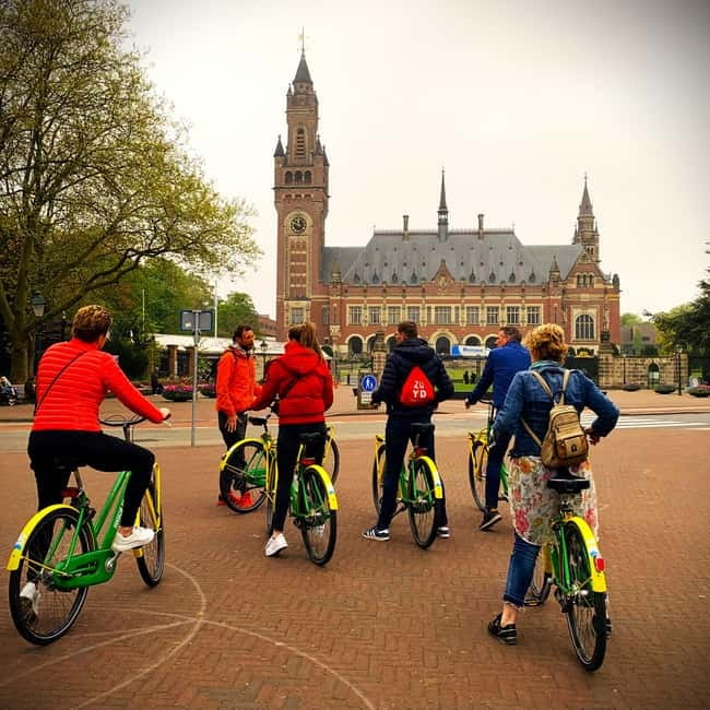 Interactive Safe 2,5hr Bike tour with Entertaining Guide - Noordeinde Palace and the royal side of The Hague