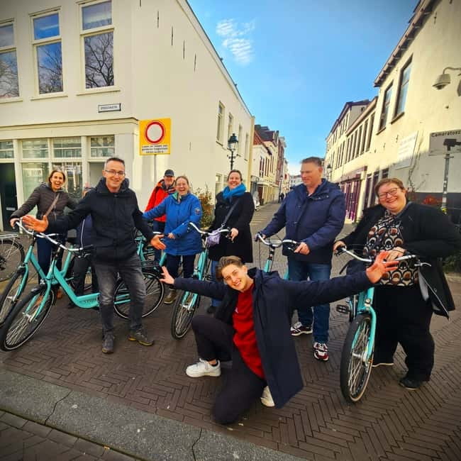 Interactive Safe 2,5hr Bike tour with Entertaining Guide - Starting at Paviljoensgracht