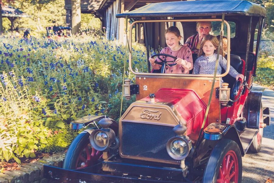 Kaatsheuvel: Efteling Theme Park Day Admission Ticket - De Vliegende Hollander and the wet-weather question