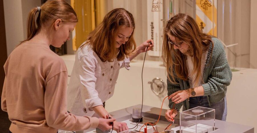 Kerkrade: Discovery Museum Entry Ticket - Watch experiments in the Science Theater