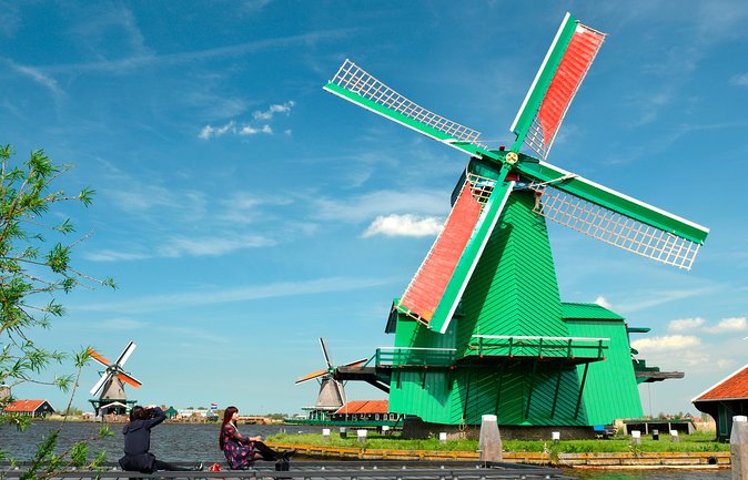 Keukenhof, Flower Fields, Volendam and Zaanse Schans Small-Group Tour - Meeting near Central Station at 9am