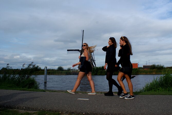 Kinderdijk Bike Tour - Riding into Kinderdijk by waterbus