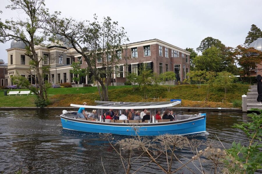 Leiden: Cruise through the Historic City Center with Guide - Boarding at Blauwpoortsbrug