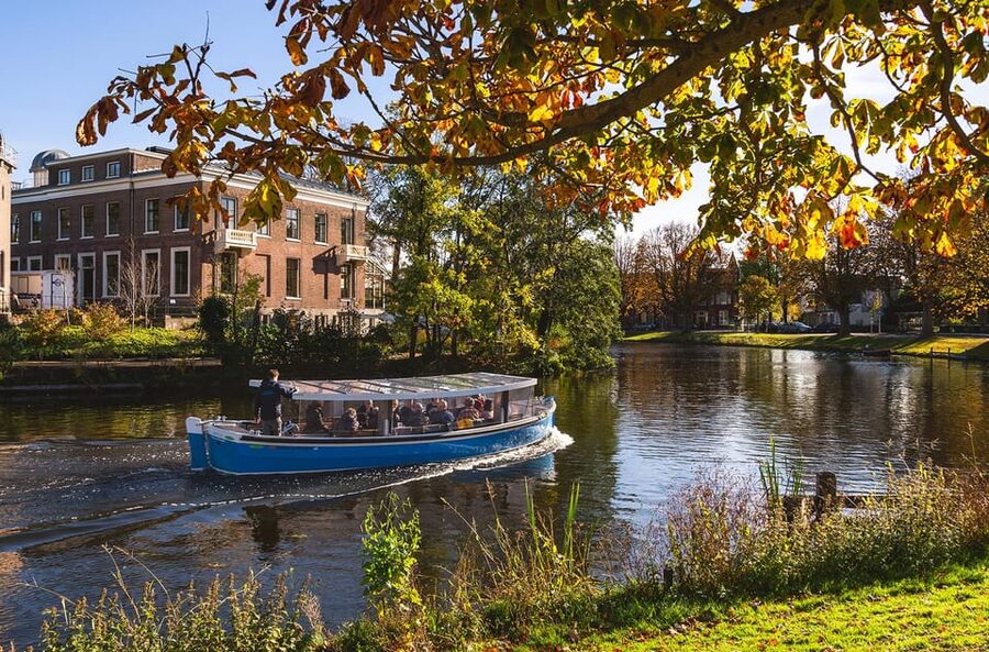 Leiden: Cruise through the Historic City Center with Guide - The Electric Boat Makes a Real Difference
