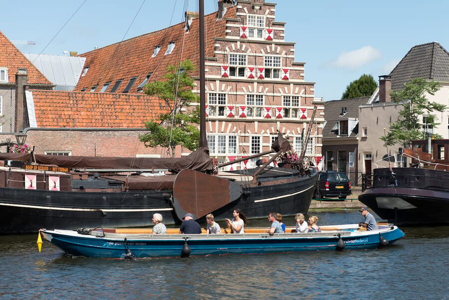 Leiden: Guided City Canal Cruise - The captain’s commentary and what you can hear