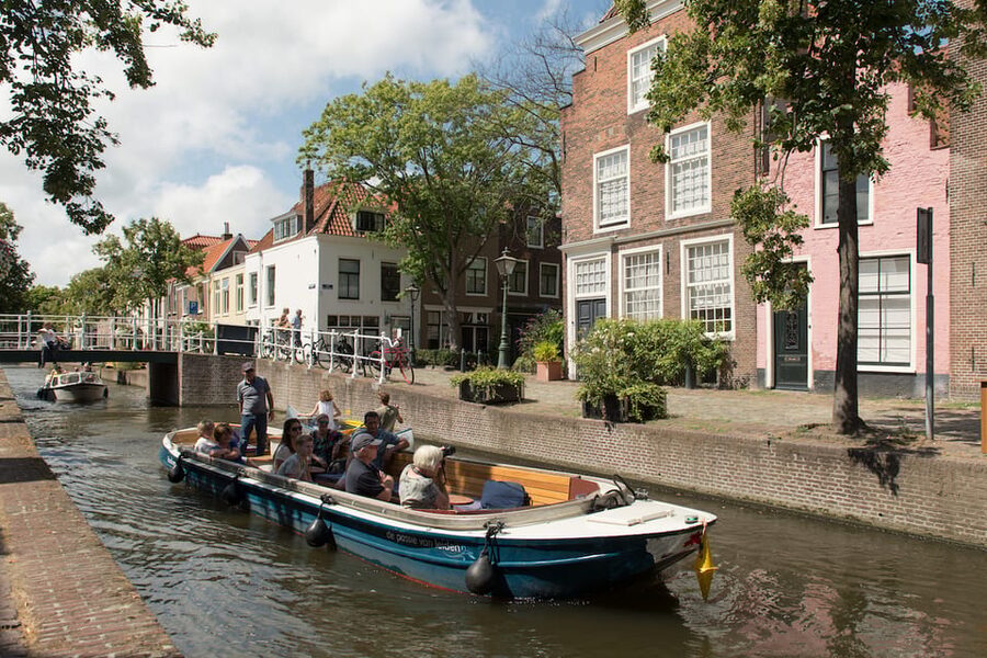 Leiden: Guided City Canal Cruise - Who will enjoy this Leiden canal cruise