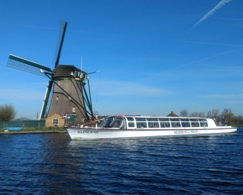 Leiden: Windmill and Countryside Cruise near Keukenhof - The first views: water, fields, and old villages