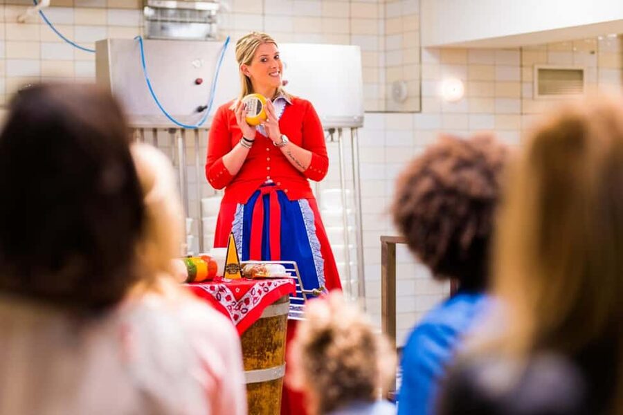 Marken, Volendam, and Edam Full-Day Tour from Amsterdam - Guides and the human side of the day