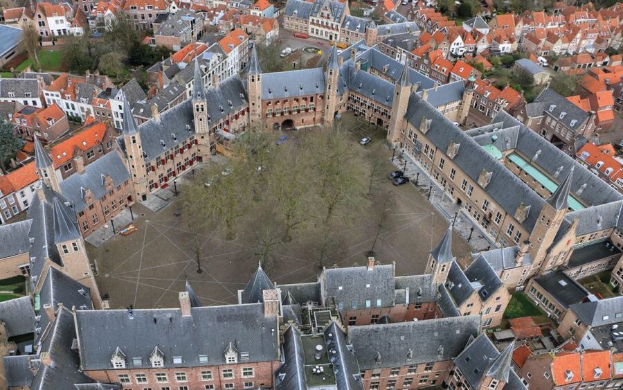 Middelburg: Guided City Walking Tour - The Abbey and Long John tower