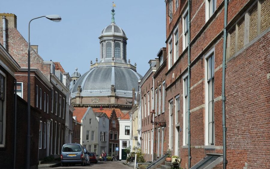 Middelburg: Guided City Walking Tour - Kuiperspoort and the merchant houses