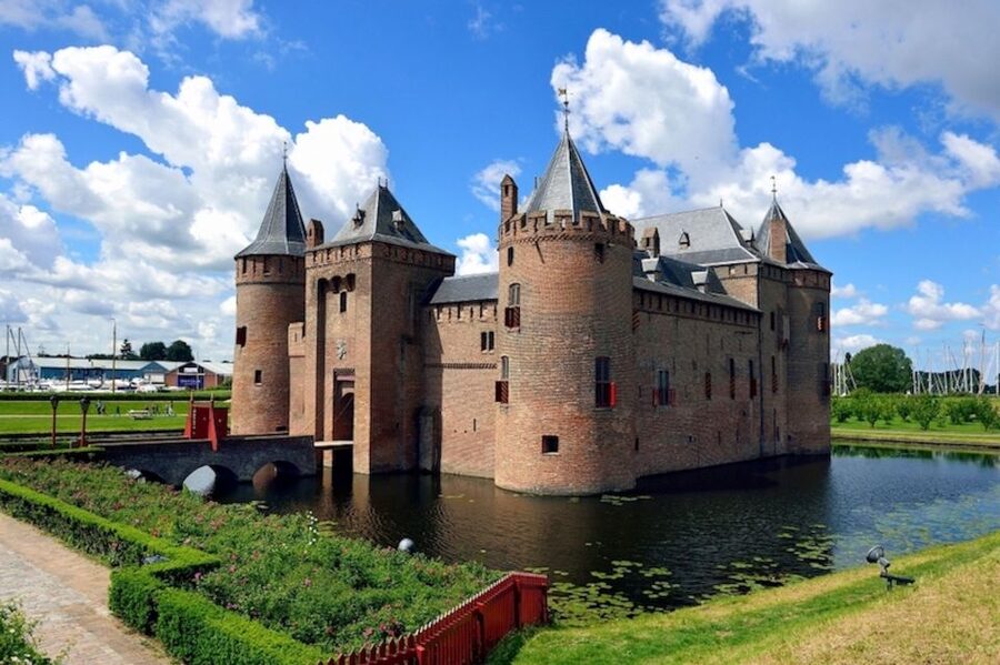 Muiden: Entry Ticket to Muiderslot Castle - Medieval life behind the walls