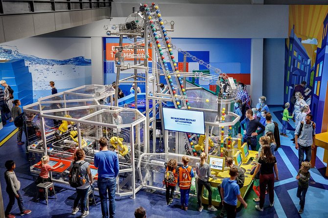 NEMO Science Museum Amsterdam Admission Ticket - Crowds, noise, and popular experiments