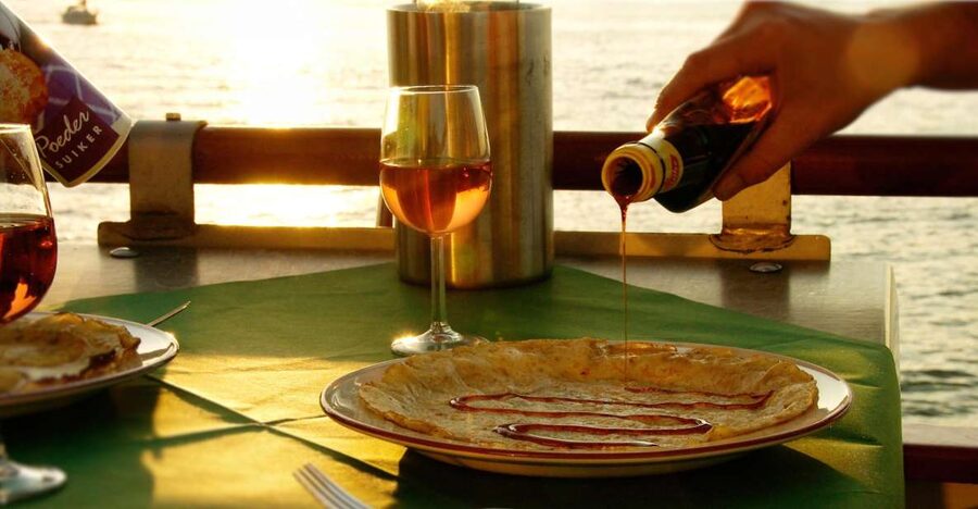 Nijmegen: River Cruise with All-You-Can-Eat Dutch Pancakes - Seeing Nijmegen from the Waal