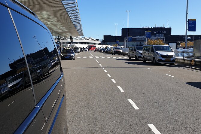 Private Airport Transfer to or from Schiphol Airport - The 70-minute waiting rule
