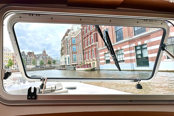 Private All-Inclusive Cruise with Captain - Meeting Captain Jack at Singel 9