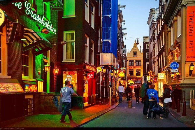 Private Amsterdam Red Light District and Food Tour (TOP RATED) - Why this private Red Light District walk works